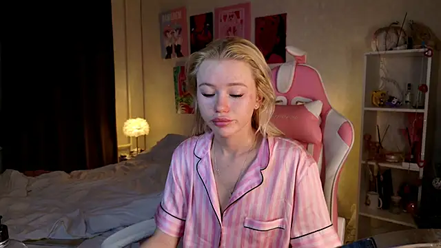 LexieLoree online show from 01.04.25