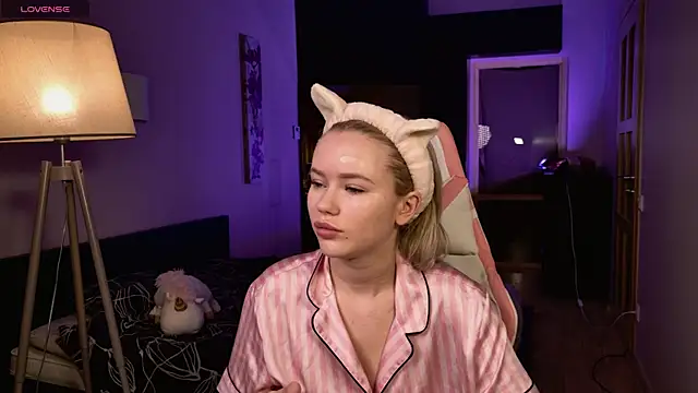 LexieLoree online show from 03.17.25