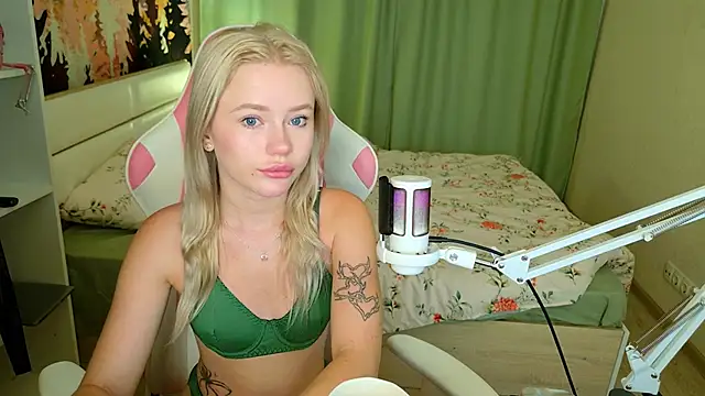 LexieLoree online show from 09.23.25