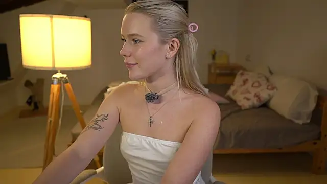 LexieLoree online show from 11.13.25