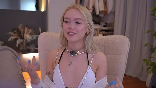 LexieLoree online show from 04.06.26