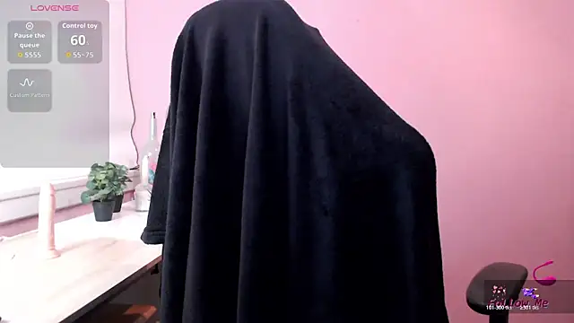 Snapshot of Nova_mea chatting on 02.26.26 Nova mea online show from 02.26.26