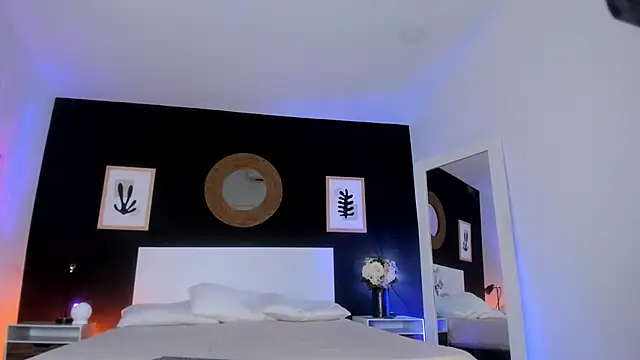 VioletPaket online show from 10.18.25