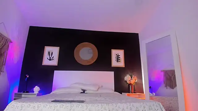 VioletPaket online show from 10.27.25