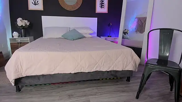 VioletPaket online show from 02.09.26