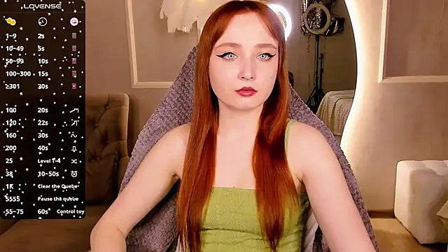 Snapshot of Emma_Chery chatting on 02.25.25 Emma Chery online show from 02.25.25