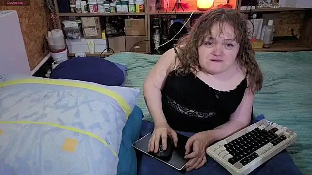 MiniNatalie online show from 11.22.25