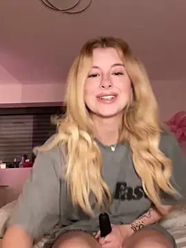 Mia-Minou online show from 02.04.25