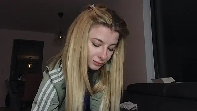 Mia-Minou online show from 02.17.25