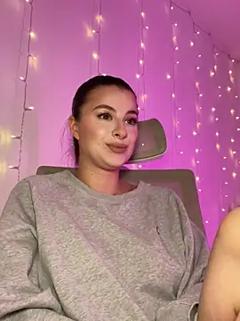 Mia-Minou online show from 10.24.25