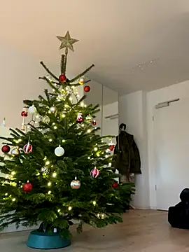 Mia-Minou online show from 12.02.25