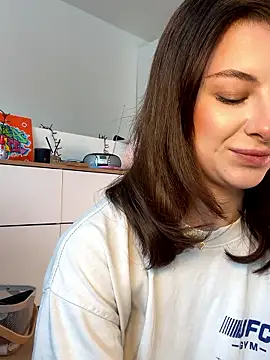 Mia-Minou online show from 01.07.26