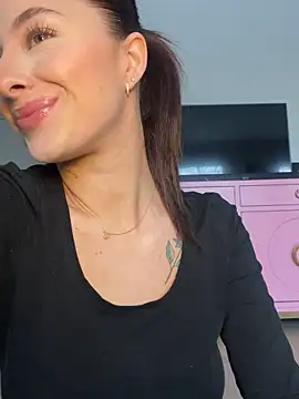 Mia-Minou online show from 02.10.26