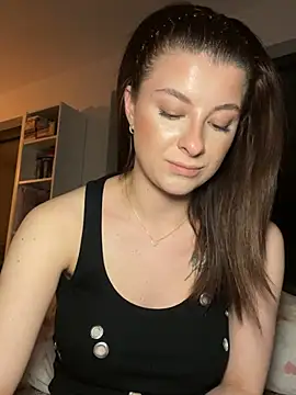 Mia-Minou online show from 04.15.26