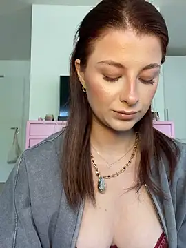 Mia-Minou online show from 04.21.26