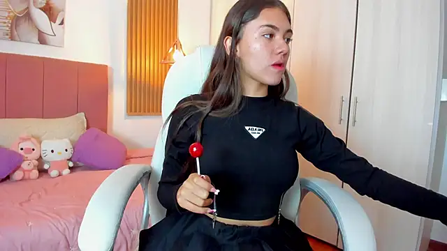 mia nevaeh online show from 12.27.24