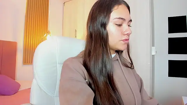 mia nevaeh online show from 01.14.25