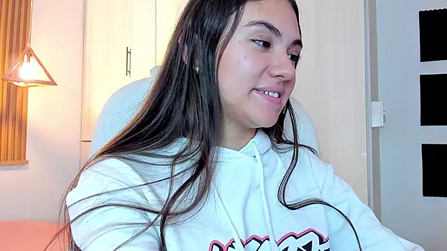 mia nevaeh online show from 01.30.25