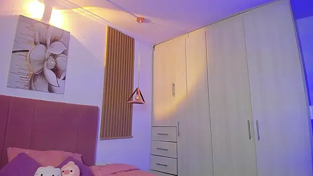 mia nevaeh online show from 09.14.25