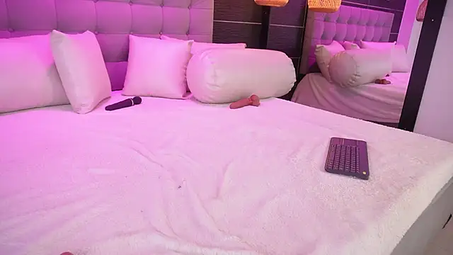 Snapshot of Bella_TS_ chatting on 03.06.25 Bella TS online show from 03.06.25