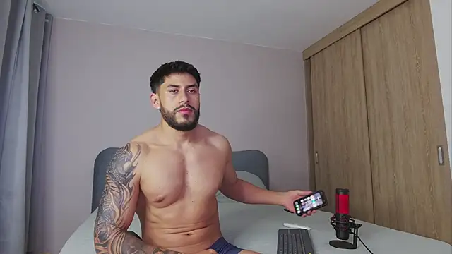 Snapshot of alexxxmachine chatting on 10.17.25 alexxxmachine online show from 10.17.25