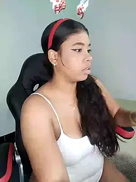 Snapshot of Fanny_Klean chatting on 12.20.24 Fanny Klean online show from 12.20.24