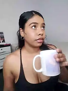 Snapshot of Fanny_Klean chatting on 02.13.25 Fanny Klean online show from 02.13.25