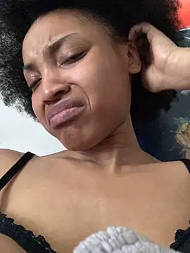 KimiAqua online show from 03.10.25