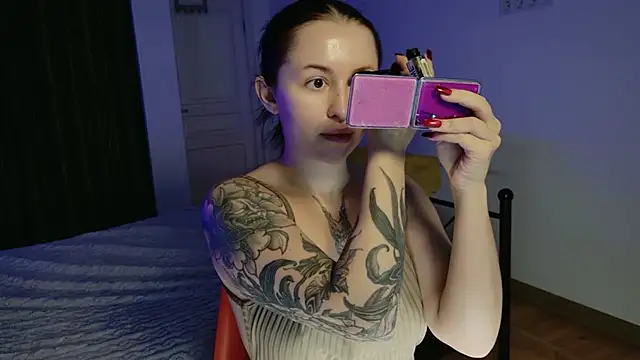 VioletCatt online show from 12.17.25