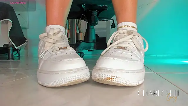 charlotte  grey online show from 02.05.26