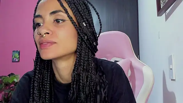 Snapshot of Juanadearco5 chatting on 12.16.24 Juanadearco5 online show from 12.16.24