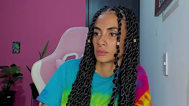 Snapshot of Juanadearco5 chatting on 12.20.24 Juanadearco5 online show from 12.20.24