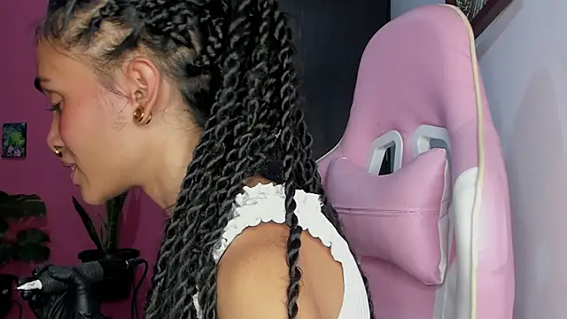 Snapshot of Juanadearco5 chatting on 01.05.25 Juanadearco5 online show from 01.05.25