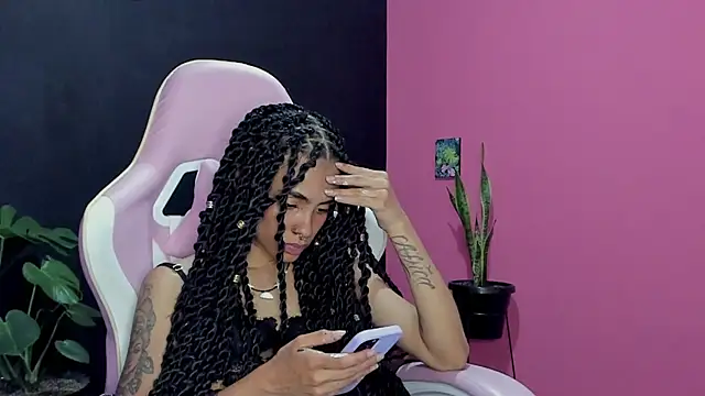 Snapshot of Juanadearco5 chatting on 01.16.25 Juanadearco5 online show from 01.16.25