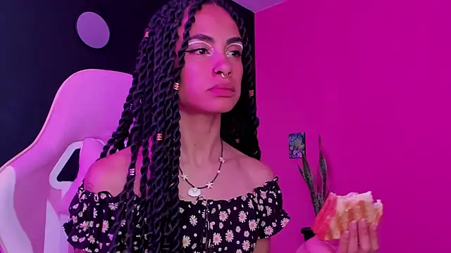 Snapshot of Juanadearco5 chatting on 01.17.25 Juanadearco5 online show from 01.17.25