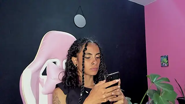 Snapshot of Juanadearco5 chatting on 01.29.25 Juanadearco5 online show from 01.29.25