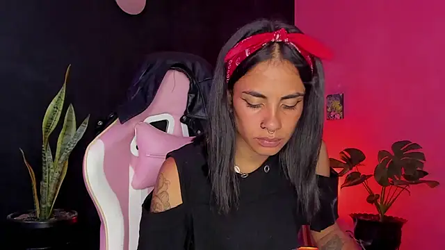 Snapshot of Juanadearco5 chatting on 02.04.25 Juanadearco5 online show from 02.04.25