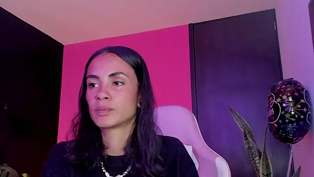 Snapshot of Juanadearco5 chatting on 03.17.25 Juanadearco5 online show from 03.17.25