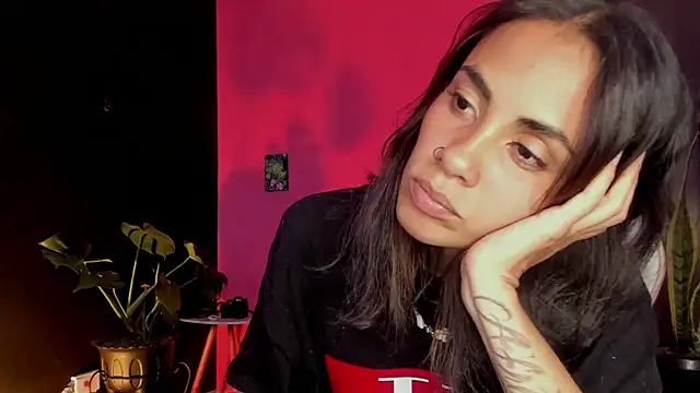 Snapshot of Juanadearco5 chatting on 03.17.25 Juanadearco5 online show from 03.17.25