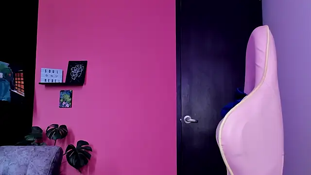 Snapshot of Juanadearco5 chatting on 10.11.25 Juanadearco5 online show from 10.11.25