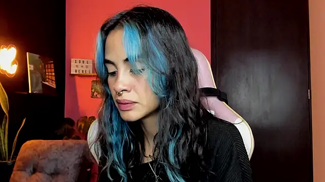 Snapshot of Juanadearco5 chatting on 10.17.25 Juanadearco5 online show from 10.17.25