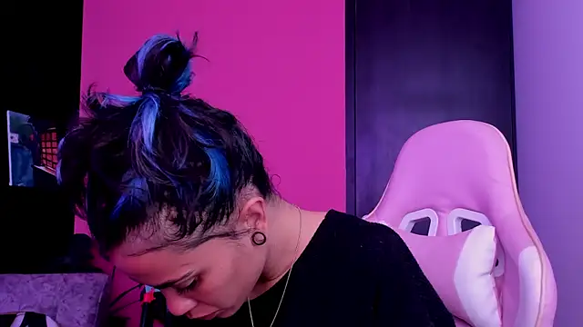 Snapshot of Juanadearco5 chatting on 10.24.25 Juanadearco5 online show from 10.24.25