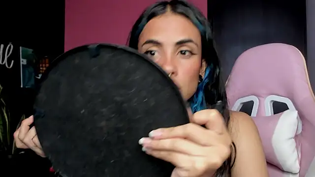 Snapshot of Juanadearco5 chatting on 11.21.25 Juanadearco5 online show from 11.21.25