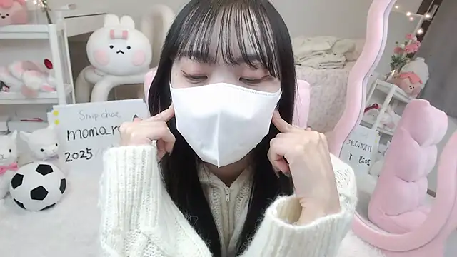 momo room online show from 01.04.25