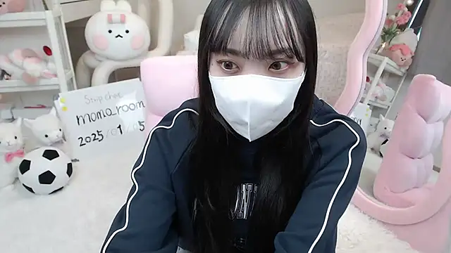 momo room online show from 01.05.25