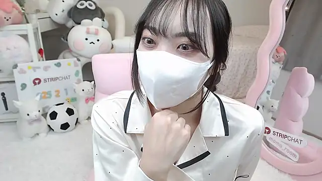 momo room online show from 02.01.25