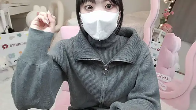 momo room online show from 02.23.25