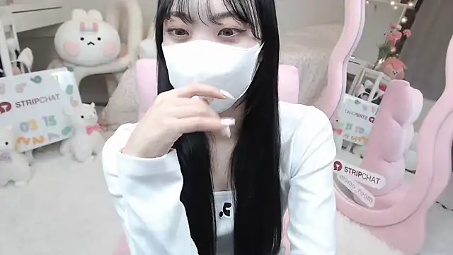 momo room online show from 03.15.25