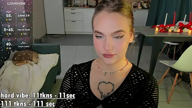 Snapshot of CarolineLovers chatting on 12.21.24 CarolineLovers online show from 12.21.24