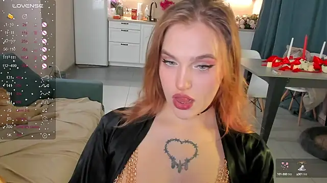 Snapshot of CarolineLovers chatting on 12.25.24 CarolineLovers online show from 12.25.24